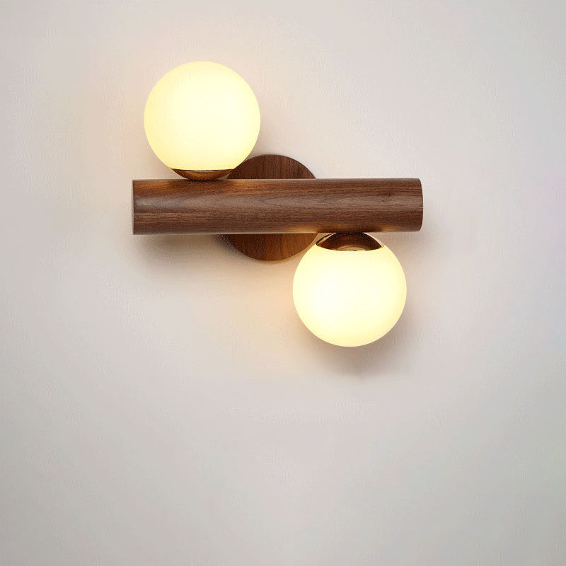 Zeitgenössische skandinavische Zylinderkugel-Wandlampe aus Gummibaumholz mit Glas und 2 Lichtern für das Schlafzimmer 