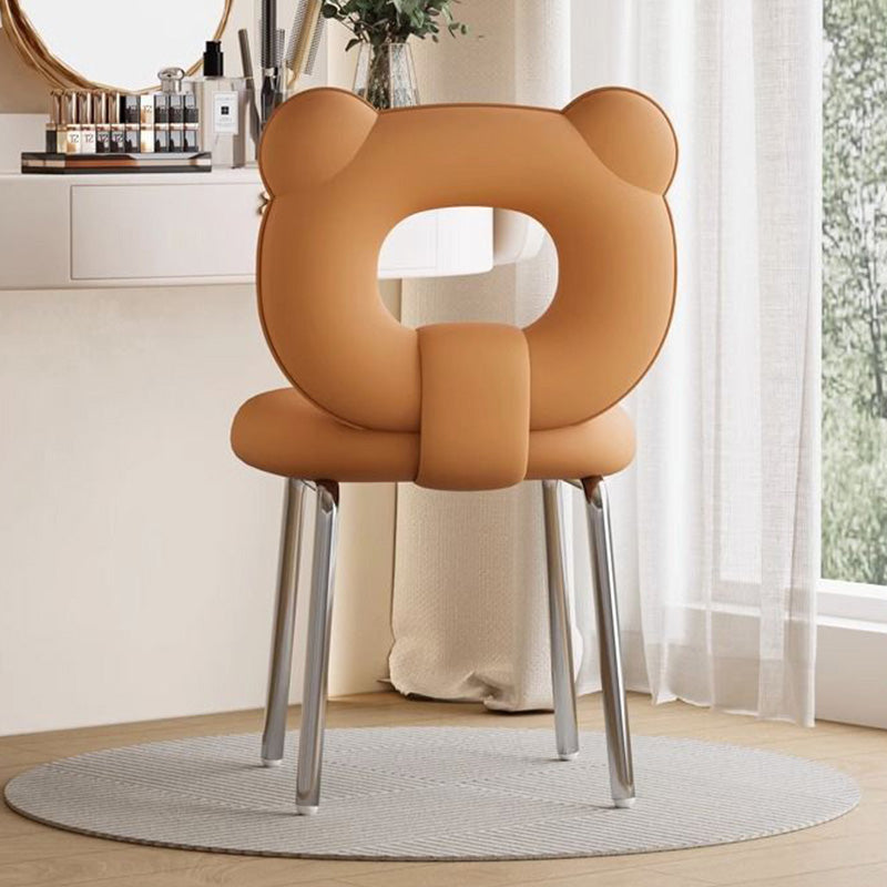 Taburete de tocador con patas de metal tapizado en cuero sintético escandinavo contemporáneo con respaldo de oso para sala de estar 