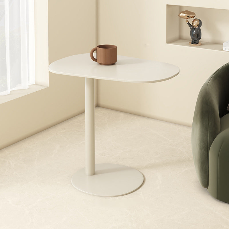 Moderner minimalistischer geometrischer runder Beistelltisch aus Eisen und Kohlenstoffstahl für das Wohnzimmer 
