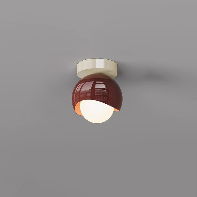Plafonnier semi-encastré contemporain en fer crème français avec abat-jour sphérique en verre à 1 lumière pour couloir 