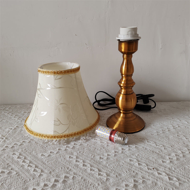 Traditionelle französische Stoff-Metall-Blumen-Zylinder-Fransenperle 1-flammige Tischlampe für Schlafzimmer 