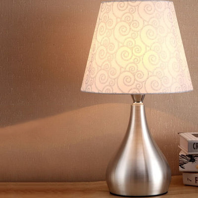 Lámpara de mesa cilíndrica de 1 luz de tela de personalidad simple moderna 