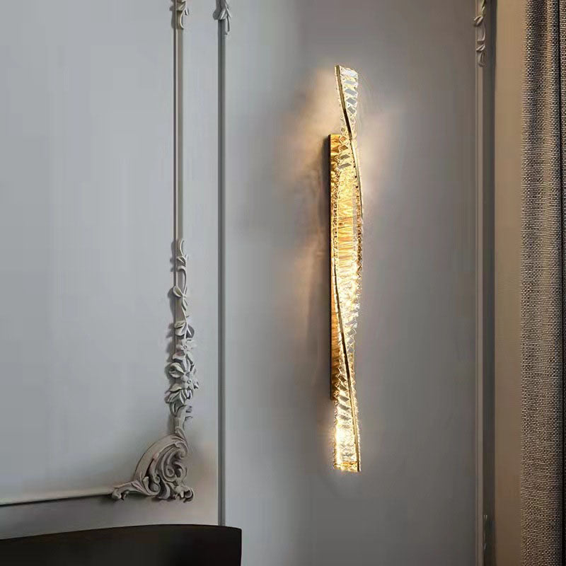 مصباح حائط LED من الكريستال والحديد بتصميم موجة شريطية طويلة فاخرة حديثة لغرفة النوم 