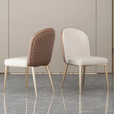 Chaise de salle à manger contemporaine nordique en cuir incurvé avec dossier rembourré et pieds effilés en métal 