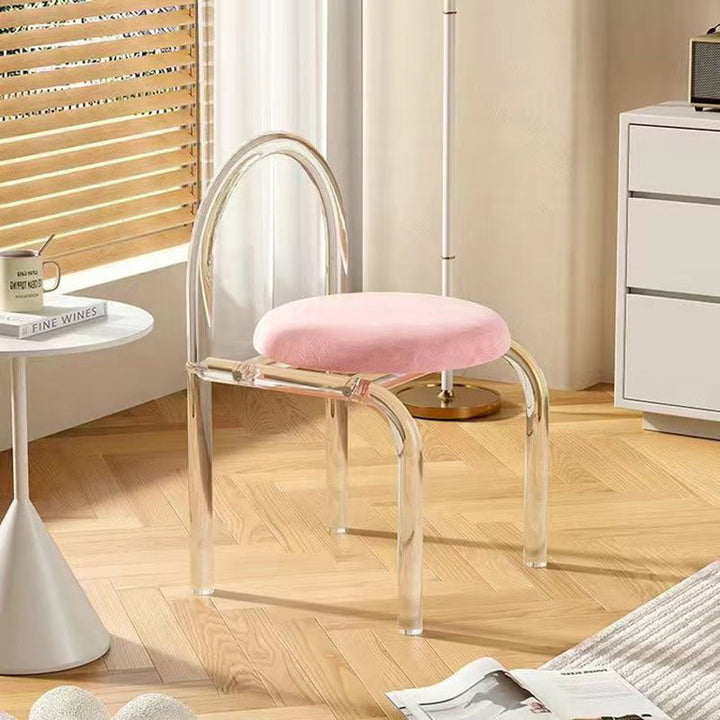 Taburete de tocador de lujo moderno con respaldo de terciopelo acrílico transparente con marco arqueado para dormitorio 