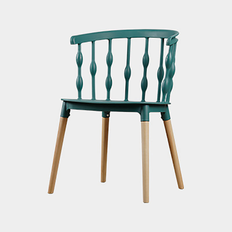 Chaise de salle à manger en plastique PP à lanières verticales créatives contemporaines avec dossier en hêtre pour salle à manger 