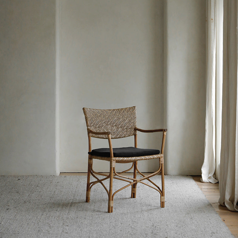 Fauteuil de salle à manger carré en rotin tissé de ferme traditionnel avec dossier et accoudoirs pour salon 