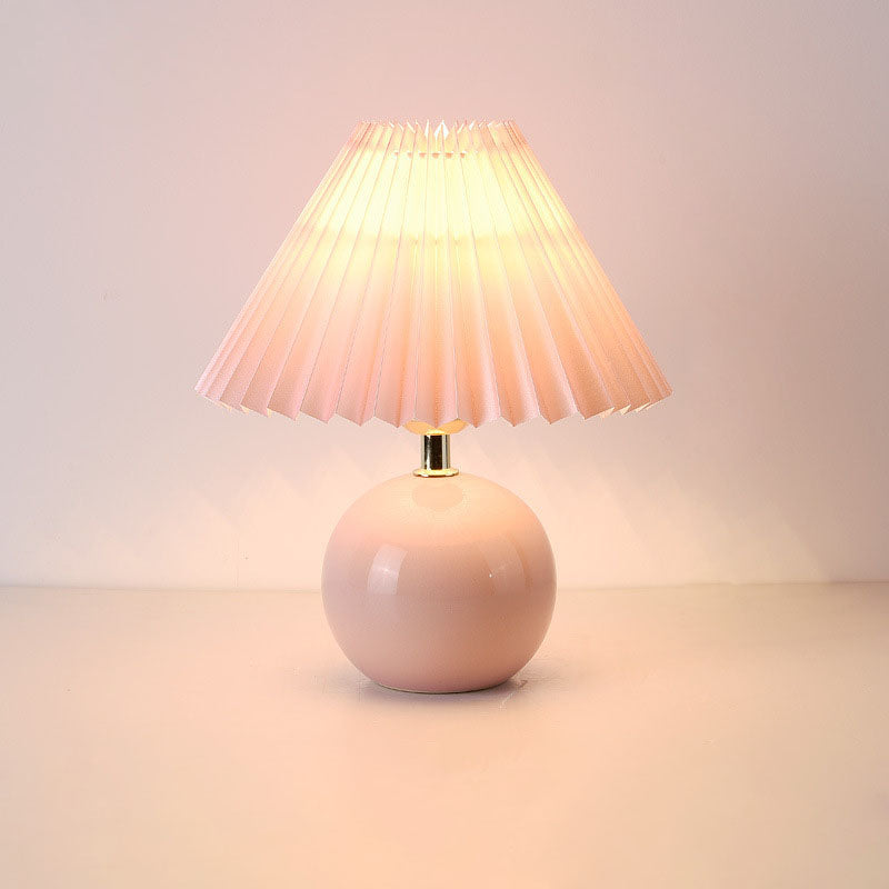 Moderne minimalistische runde plissierte Keramik-PVC-Tischlampe mit 1 Licht für Schlafzimmer 