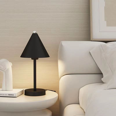 Moderne minimalistische Eisen PVC Kegel 1-Licht Tischlampe für Schlafzimmer 