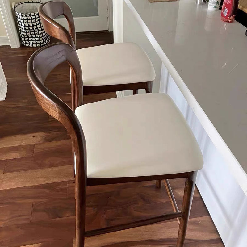 Tabouret de bar contemporain rétro à cadre carré en bois massif, revêtu de similicuir, dossier bas et repose-pieds pour salle à manger 