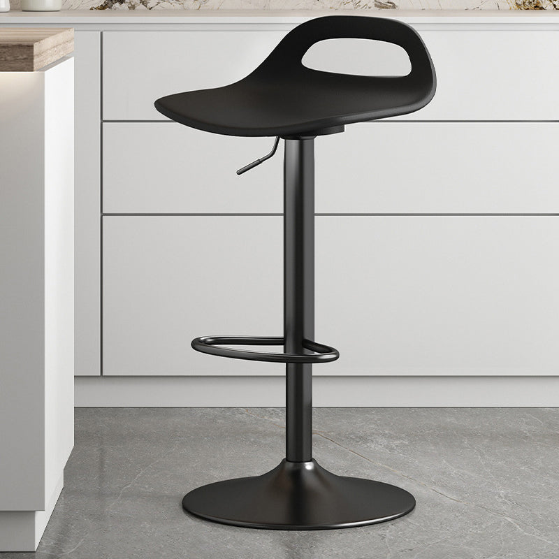 Tabouret de bar moderne minimaliste carré en plastique PP et métal avec dossier bas pour salle à manger 