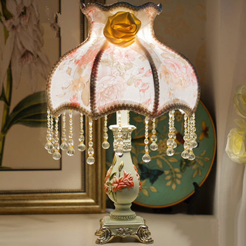 Traditional European Flower Pleated Fabric Resin Base 1-Light Table Lamp For Living Room