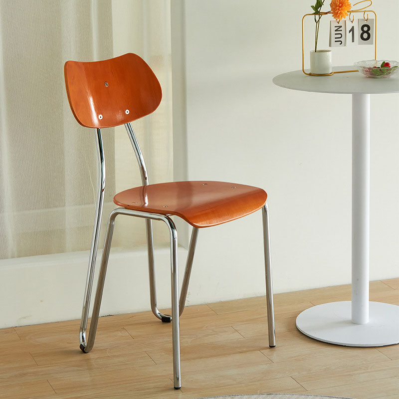 Moderner minimalistischer quadratischer Metall-Holz-Stuhl mit vier Beinen und Rückenlehne für das Wohnzimmer 
