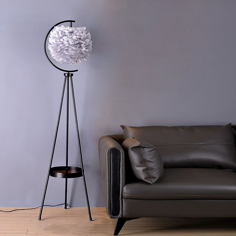 Zeitgenössische kreative Eisenfeder-Stativ Stehlampe mit 1 Licht für das Schlafzimmer 
