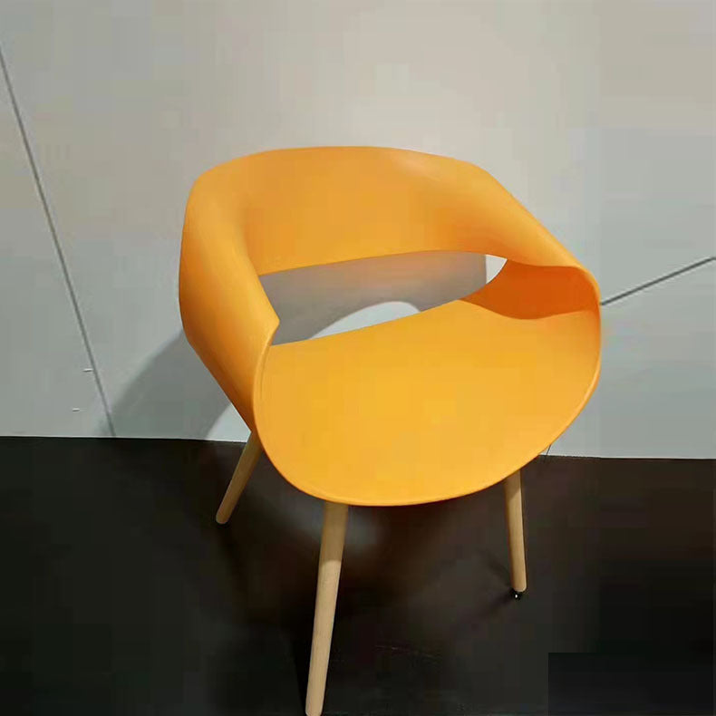 Zeitgenössischer kreativer halbrunder verdrehter Kunststoffholzstuhl mit Rückenlehne für das Wohnzimmer 