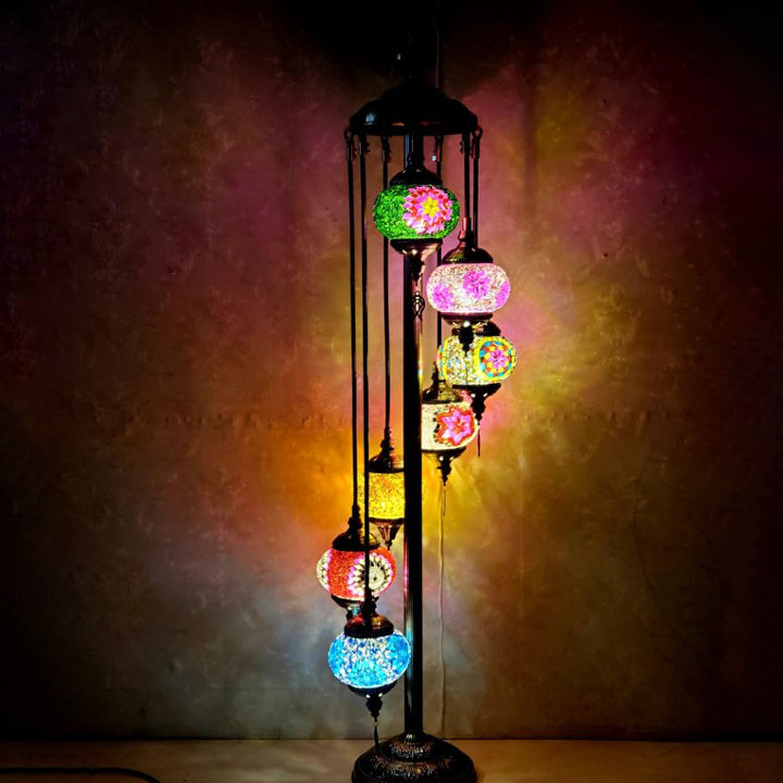 Lámpara de pie de vidrio teñido de hierro con bola ovalada tradicional Tiffany de 5/7 luces para sala de estar 