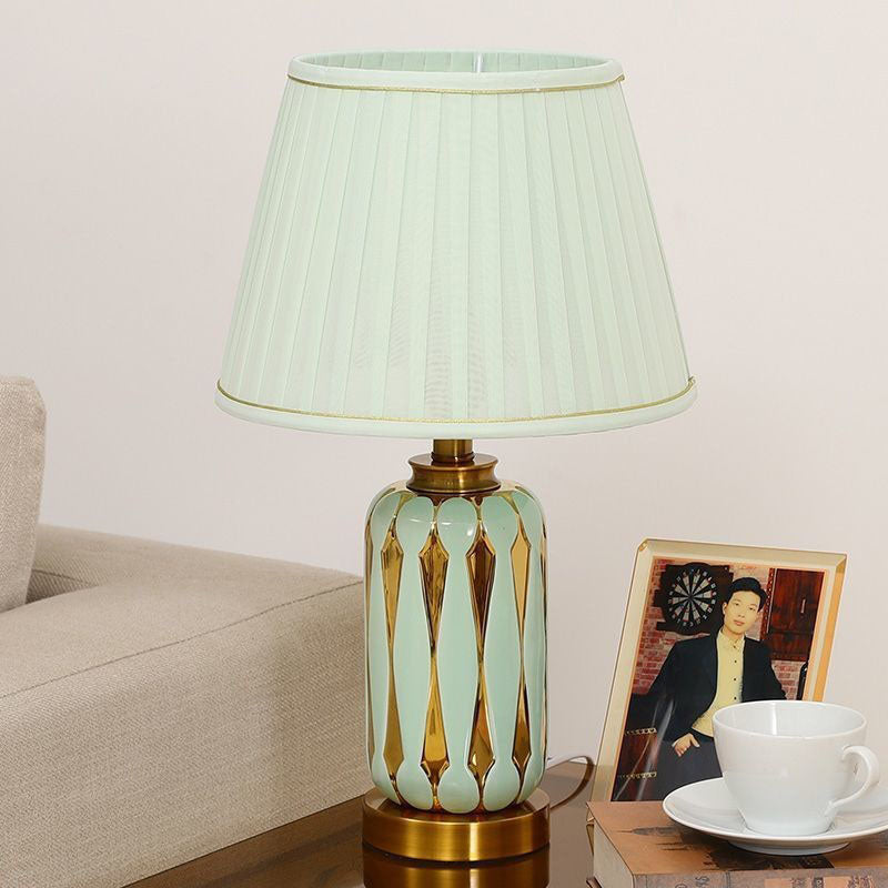 Moderne Luxus-Trapezvase Basis Keramik Stoff 1-Licht Tischlampe für Schlafzimmer 