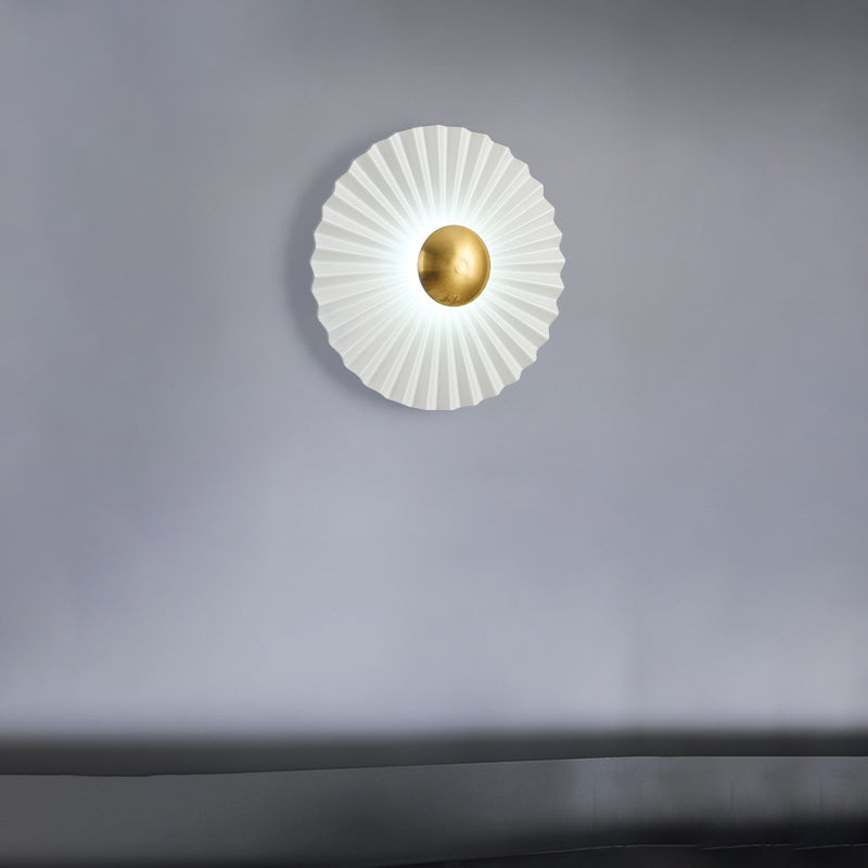 Applique murale LED contemporaine créative ronde à bord festonné pour salon 