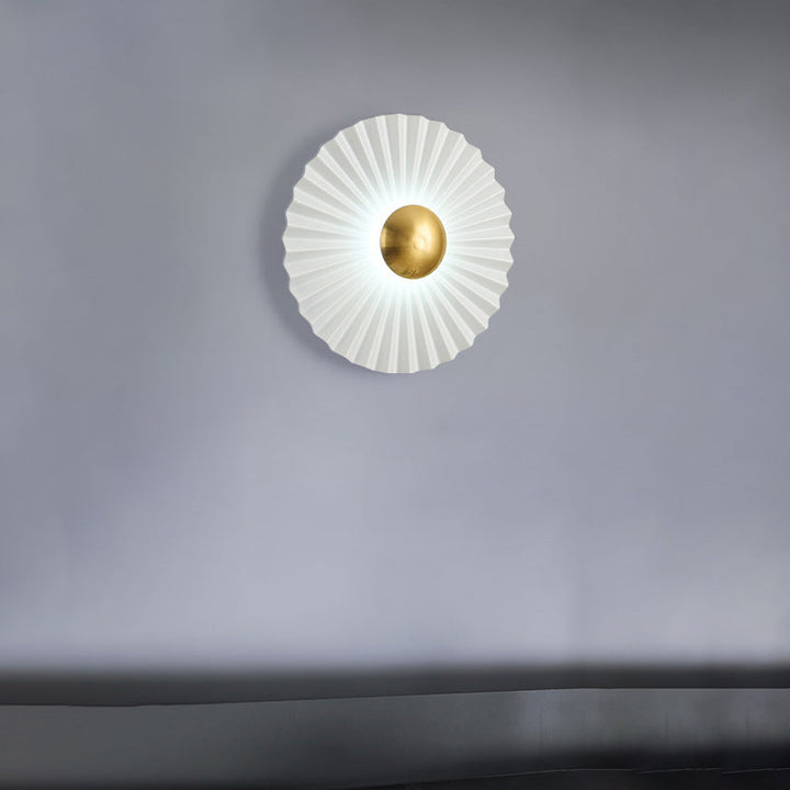 Applique murale LED contemporaine créative ronde à bord festonné pour salon 