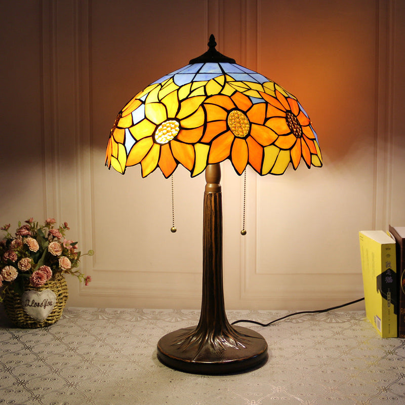 Traditionelle Tiffany Pastoral Rose Blume Buntglas 2-Licht Tischlampe für Schlafzimmer
