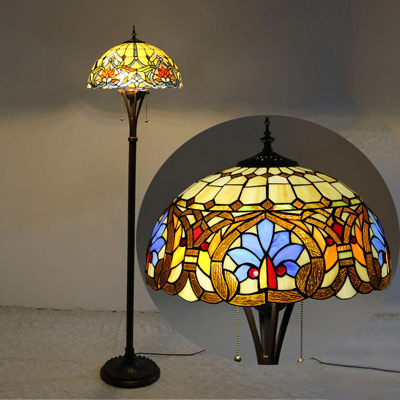 Lampe de sol traditionnelle Tiffany en résine avec dôme semi-circulaire en verre, motif de vache et fleur en diamant à 2 lumières pour salle à manger 