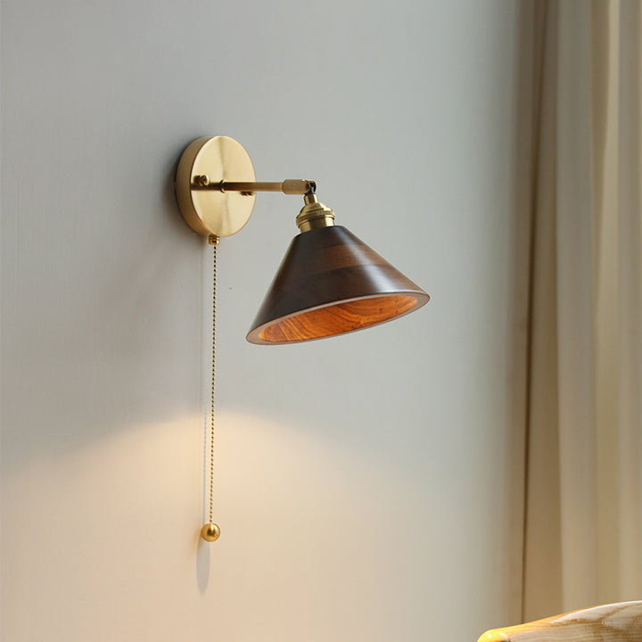Zeitgenössische skandinavische runde Kegelkuppel Kupferholz 1-Licht Wandleuchte Lampe für Schlafzimmer 