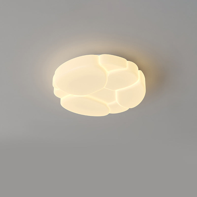 Moderne unbedeutende Deckenleuchte aus PE-Plätzchen-Wolken-Form-Eisen-LED für Schlafzimmer 
