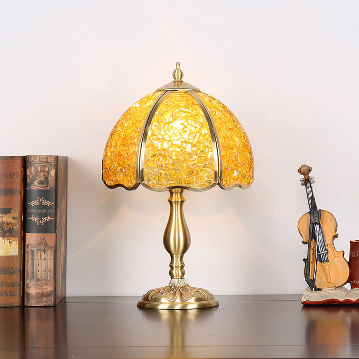 Zeitgenössische kreative farbige Kristall-Kupfer-Blume 1-Licht-Tischlampe für das Schlafzimmer 