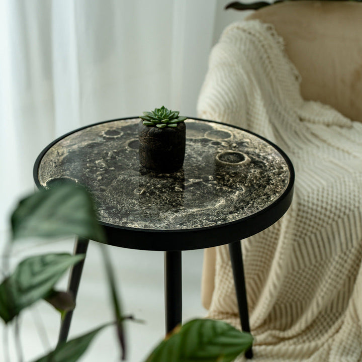 Table basse contemporaine ronde en résine et bois pour surface lunaire pour salon 