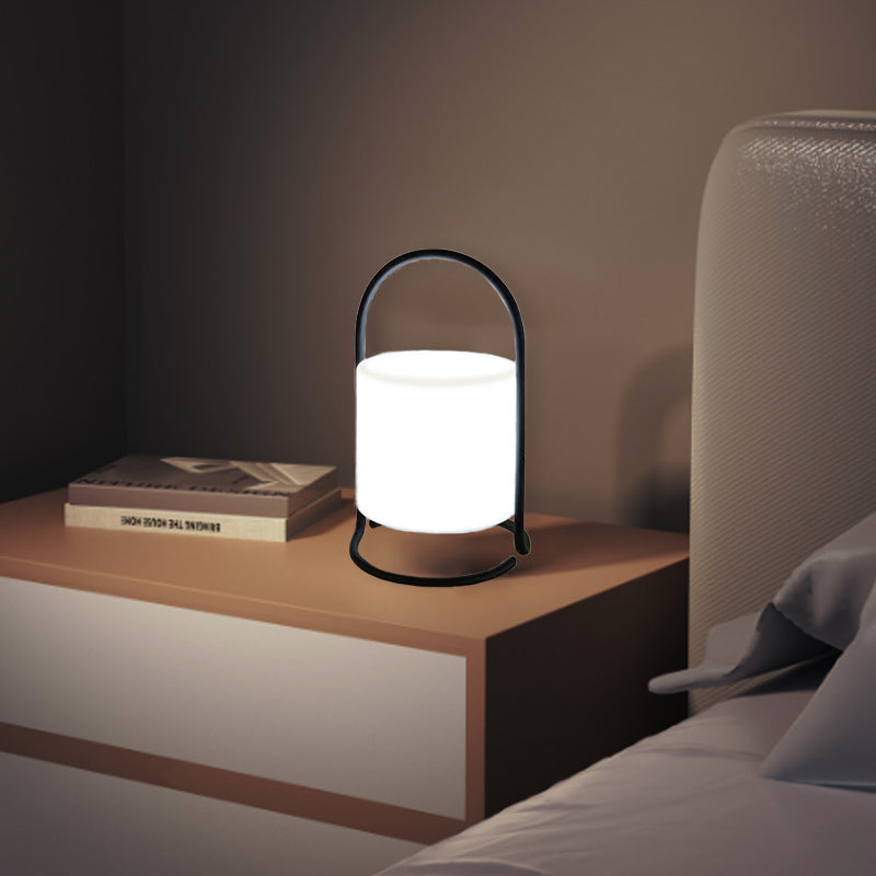 Lampe de table LED suspendue rechargeable en forme de boule, œuf, cube, cylindre en métal nordique contemporain pour chevet 