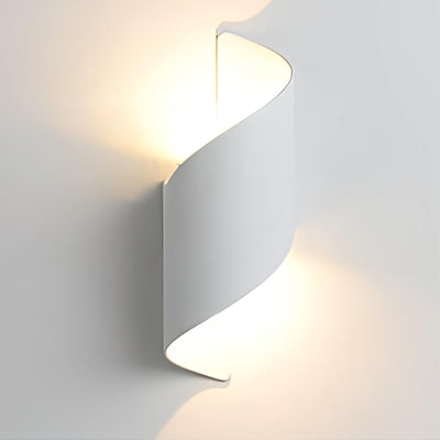 مصباح حائطي LED بتصميم هندسي من سبائك الألومنيوم العصري البسيط لغرفة النوم 