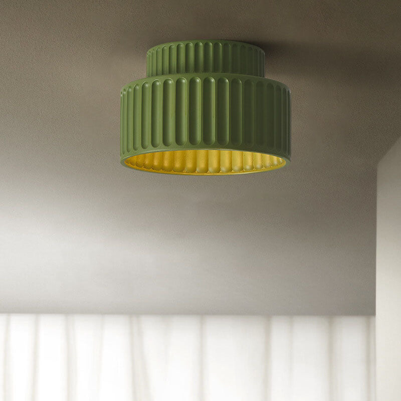 Moderne runde 1-flammige Deckenleuchte im Flush-Mount-Stil aus Kunstharz mit handgeformten Streifen im nordischen Creme-Stil für den Eingangsbereich 
