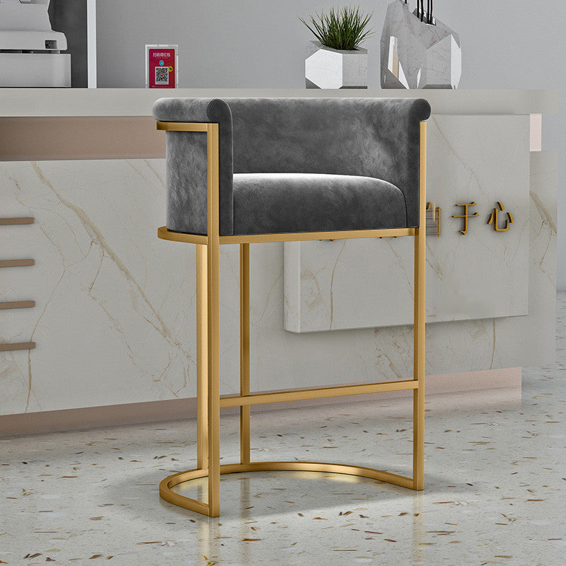 Tabouret de bar contemporain nordique carré à demi-rond en velours et fer avec dossier et accoudoirs pour salle à manger 