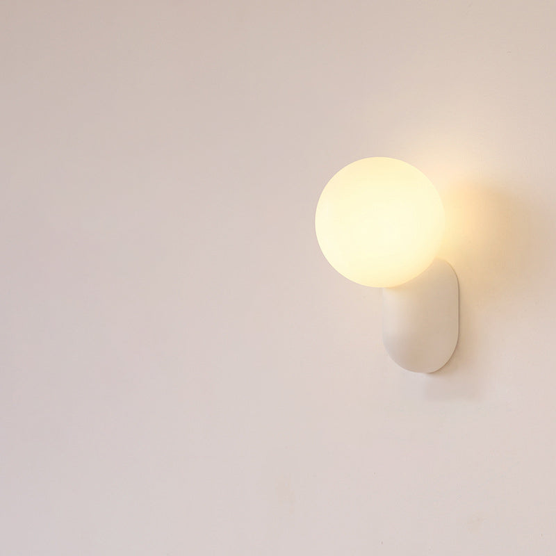 Macaron-Creme-Stil Harz-Glaskugel 1-Licht Wandleuchte 