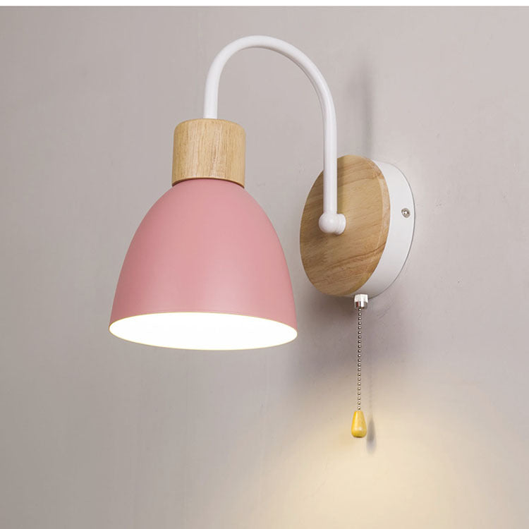 Moderne minimalistische Macaron gebogene Stange Runde Tasse Eisen Holz 1-Licht Wandleuchte Lampe für Schlafzimmer