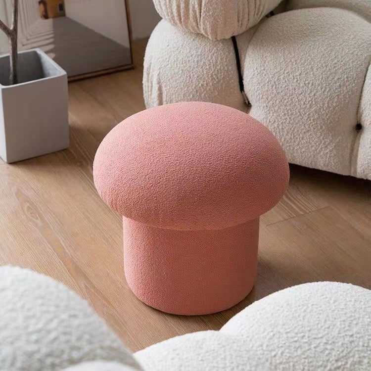 Moderner minimalistischer Zylinder-Hocker in Pilzform aus Sherpa-Fleece und Holz für den Schminktisch im Schlafzimmer 