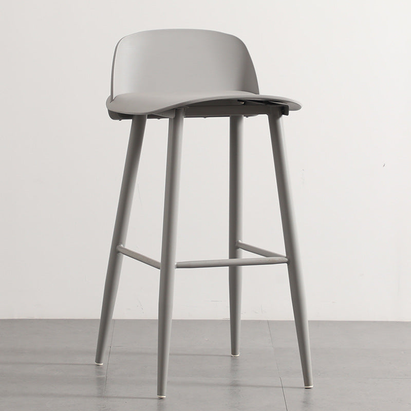 Moderner minimalistischer rechteckiger Barhocker aus Kohlenstoffstahl mit Kunststofflehne für das Esszimmer 