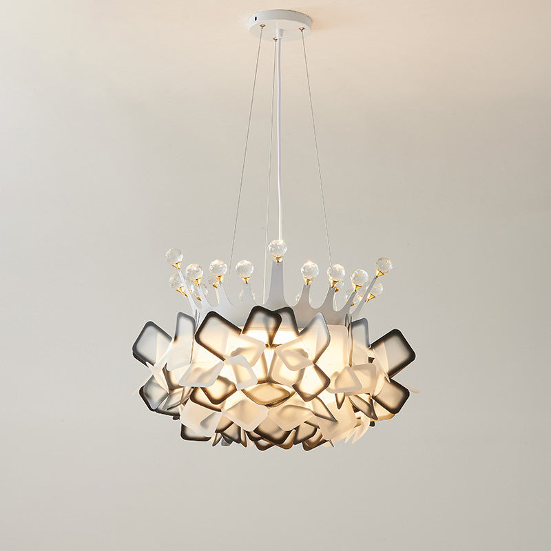 Zeitgenössische kreative Hardware Crown Decor PVC Petal Shade LED Pendelleuchte für Wohnzimmer 