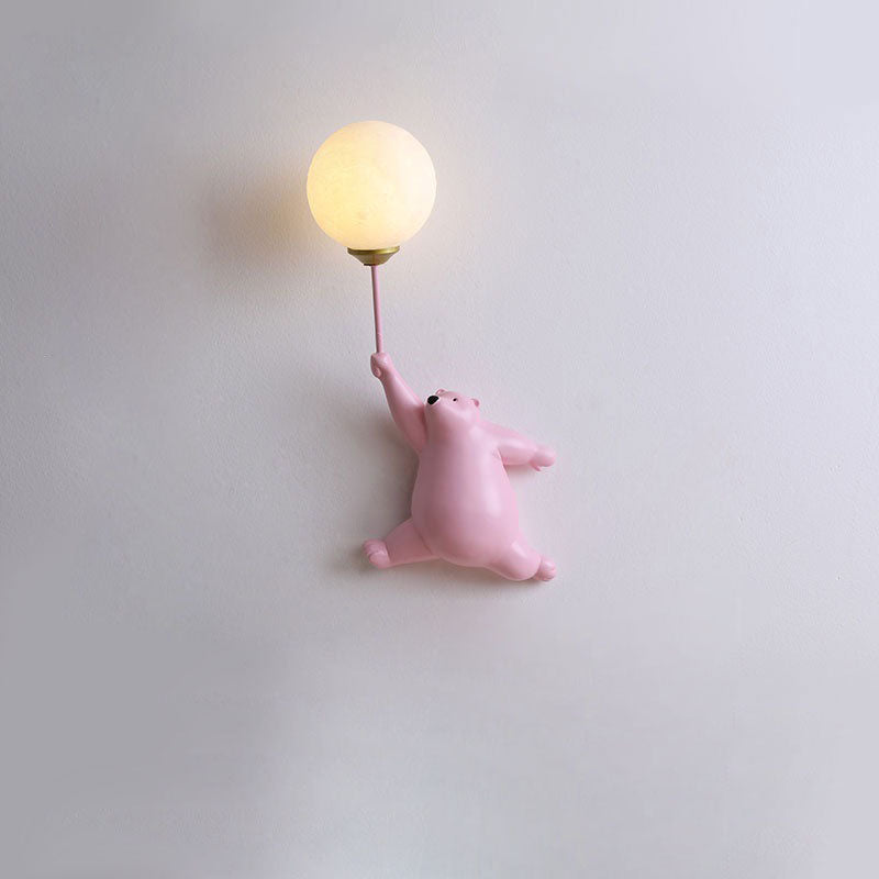 Zeitgenössische kreative Bärenharzglas 1-Licht-Wandleuchte für das Schlafzimmer 
