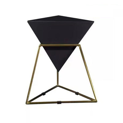 Zeitgenössischer nordischer Dreieck-Pyramiden-Glas-Schiefer-Metall-Beistelltisch für das Bett 