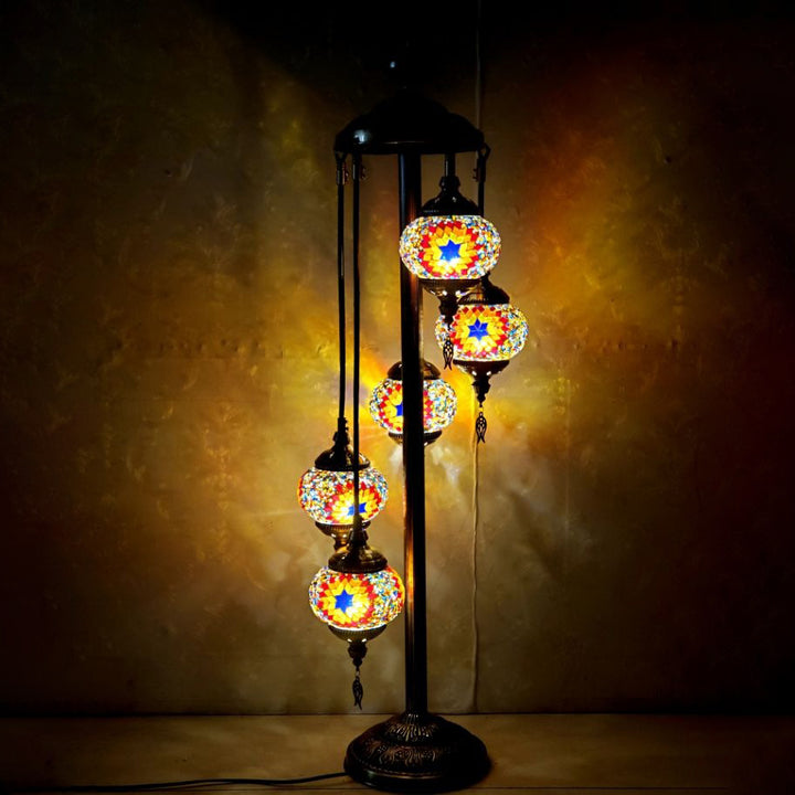 Lámpara de pie de vidrio teñido de hierro con bola ovalada tradicional Tiffany de 5/7 luces para sala de estar 