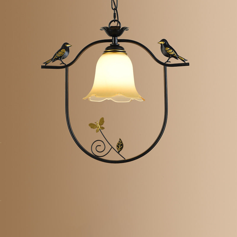 Traditionelle Vintage Eisenring Vogel Dekor Blume Glasschirm 1-Licht Pendelleuchte für Wohnzimmer 
