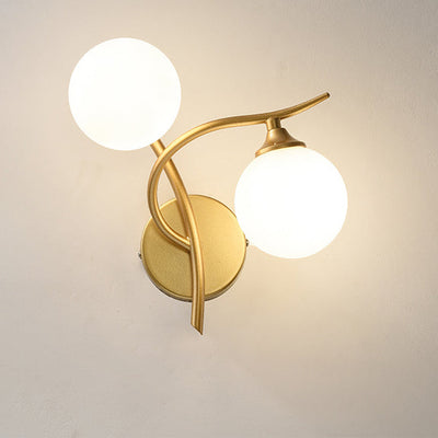 Applique murale à 2 lumières avec abat-jour en verre sphérique et ligne courbe en fer de simplicité contemporaine pour chambre 