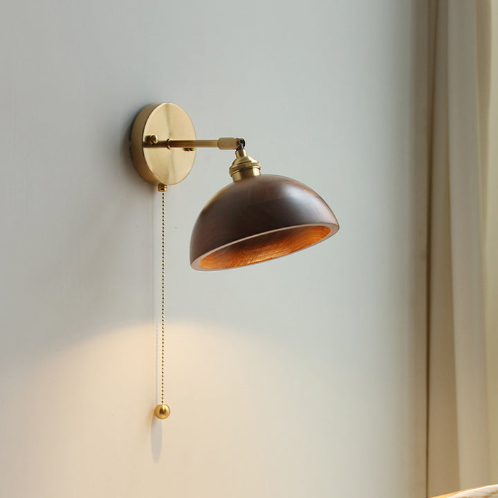 Zeitgenössische skandinavische runde Kegelkuppel Kupferholz 1-Licht Wandleuchte Lampe für Schlafzimmer 