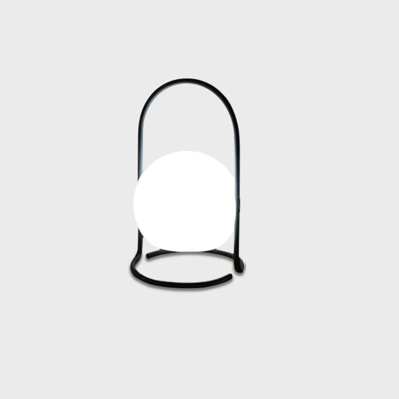 Lampe de table LED suspendue rechargeable en forme de boule, œuf, cube, cylindre en métal nordique contemporain pour chevet 