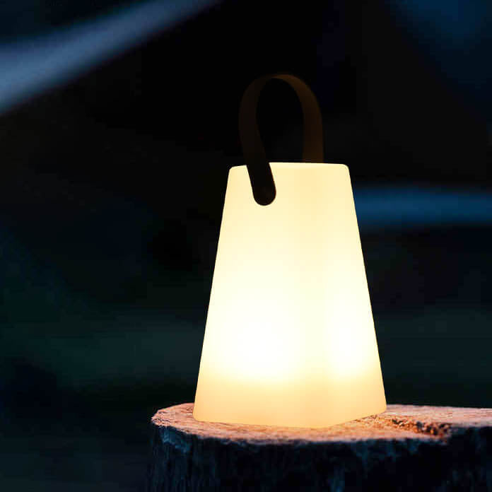 Moderne schlichte LED-Tischlampe aus PE-Kunststoff in runder oder quadratischer Form für die Outdoor-Terrasse 