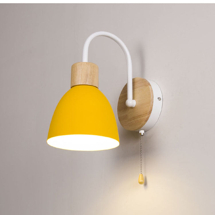 Moderne minimalistische Macaron gebogene Stange Runde Tasse Eisen Holz 1-Licht Wandleuchte Lampe für Schlafzimmer
