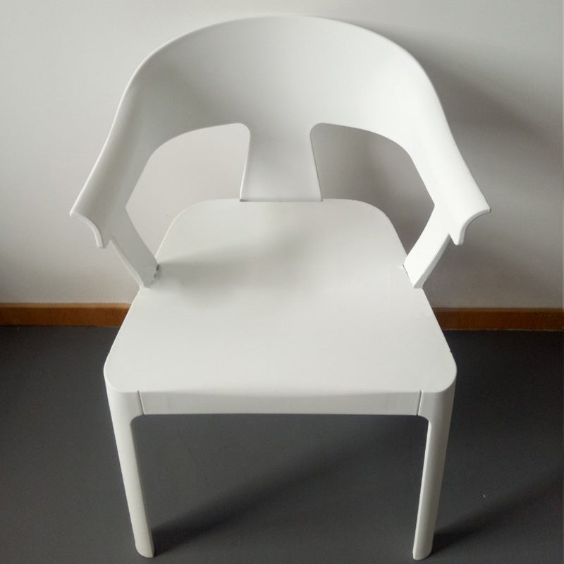 Chaise de salle à manger en plastique trapézoïdale minimaliste moderne avec dossier et accoudoirs pour salle à manger 