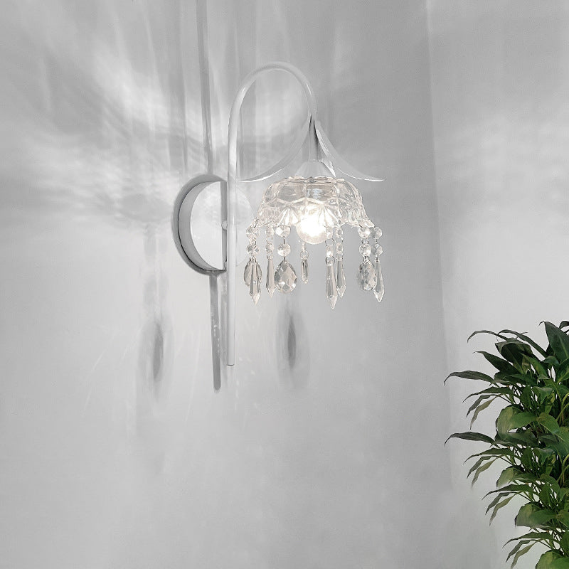 Applique murale contemporaine créative en fer avec abat-jour en verre en forme de fleur de lotus et cristal à 1 lumière pour salon 