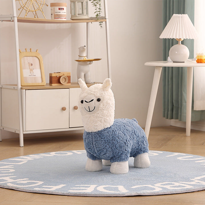 Moderner kreativer Fußhocker mit Rückenlehne im Alpaka-Design aus Teddyfleece für das Wohnzimmer 